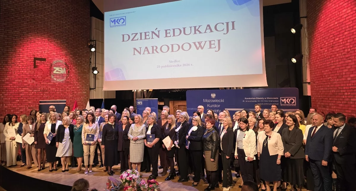 Edukacja, nauczyciele odebrali medale nagrody Siedlcach - zdjęcie, fotografia
