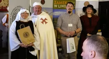 Zamek w Liwie. Wystawę o templariuszach można oglądać do końca maja.
