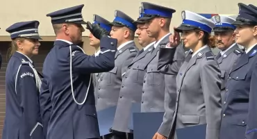Święto sokołowskiej policji w strugach deszczu, ale z wieloma awansami