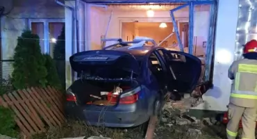 Sokołów Podlaski – BMW uderzyło w dom, ranna 53-latka!