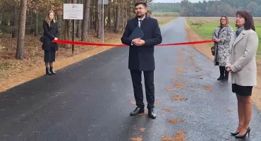 Tą drogą jeżdżą dzieci do szkoły, właśnie została wyremontowana