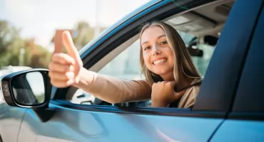 Checklista: na co zwrócić uwagę, podpisując umowę wynajmu auta w Warszawie?