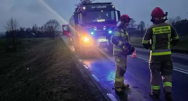 Dachował passatem na łuku drogi