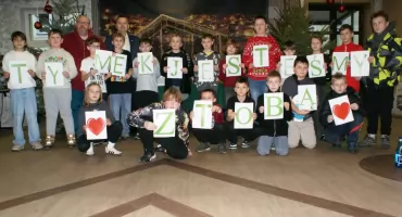 Szachiści walczyli o puchar starosty, ale pamiętali o walce Tymka Kalaty!