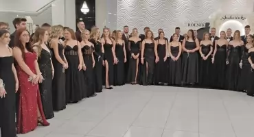 Studniówka 2026 w sokołowskim „Rolniku”. Tak się bawią maturzyści.