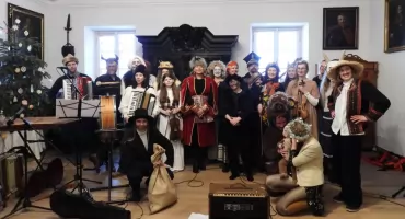 Mroźny Karnawałowy Korowód na Zamku w Liwie