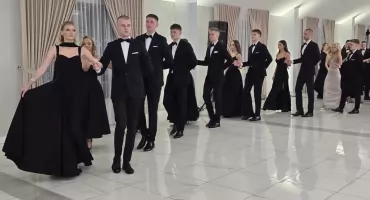 W Gracji elegancja spotkała się z marzeniem. Za nami studniówka Liceum Salezjańskiego.