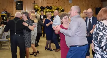 Bawili się i integrowali na balu karnawałowym