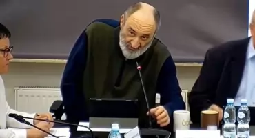 Radny Marek Landzberg na sesji o burmistrz Iwonie Kublik: zaraz ją wyrzucimy stąd