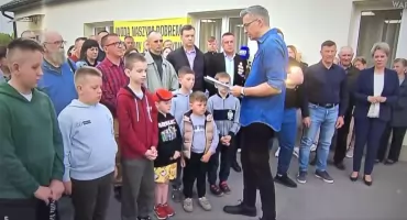 Mieszkańcy gminy Repki protestują przeciwko budowie potężnych kurników i chlewni