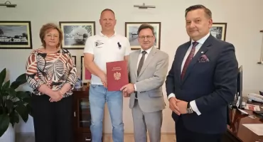 Powiat przebuduje zniszczony odcinek drogi w gminie Sterdyń