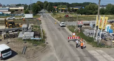 Kolej zakończyła remont jednego przejazdu i bierze się za kolejny...