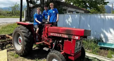 Technicy agrobiznesu z ZS CKR poznawali specyfikę greckiego rolnictwa