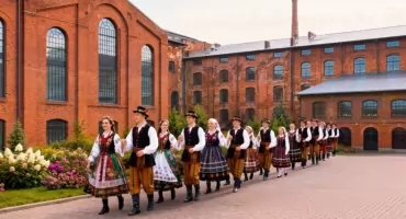 Ruszyły Nadbużańskie Spotkania Folklorystyczne. Wielki finał z polonezem ulicami miasta w sobotę.