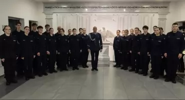 Uczniowie z „Szarej” odwiedzili Kancelarię Premiera i Komendę Główną Policji, a wieczorem...