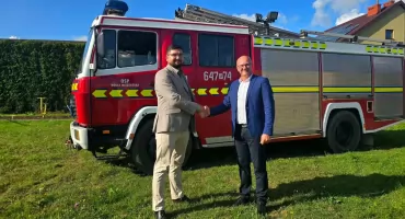 Gmina Sokołów Podlaski przekazała strażackiego Mercedesa gminie Ceranów