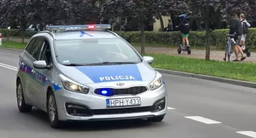 Nastolatek na hulajnodze nie miał kasku, matka zapłaciła mandat