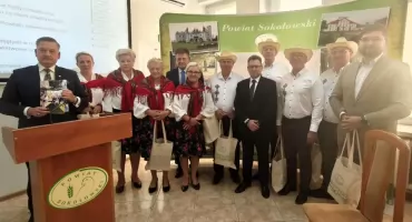 KGW Długie Kamieńskie dostało podziękowania za piękne reprezentowanie naszego powiatu