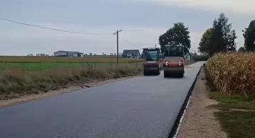 Jest nowy asfaltowy dywanik na drodze powiatowej w gminie Sabnie